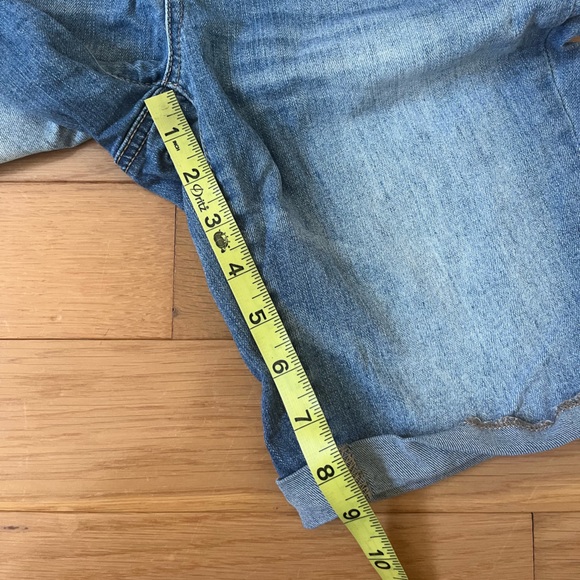 So Juniors Lowrise Bermuda Lightwash Jean Shorts Size 11 - Picture 7 of 10